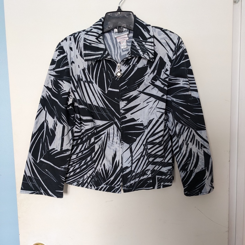 Joseph Ribkoff black and white blazers size 8, made in Canada